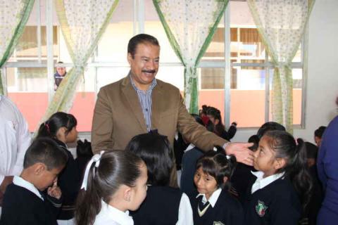 Agradecen niños a alcalde Francisco Román entrega de desayunador imagen 6