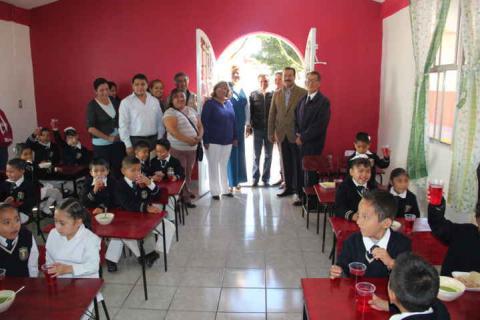 Agradecen niños a alcalde Francisco Román entrega de desayunador imagen 4