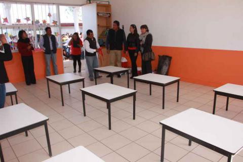 Transforma alcalde con un aula educativa jardín de niños imagen 2