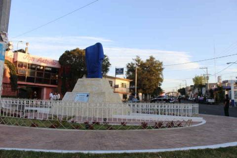 Develan en Calpulalpan estatua a Nezahualcóyotl en nueva Glorieta imagen 2
