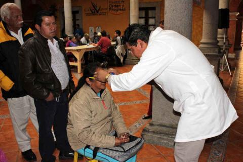 Canalizan a pacientes con cataratas para cirugías gratuitas imagen 7