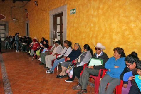 Canalizan a pacientes con cataratas para cirugías gratuitas imagen 8