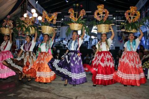 Folclor de Oaxaca, Puebla, Hidalgo y Tlaxcala Presentes en “Feria Calpulalpan 2015” imagen 14