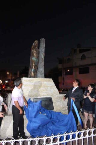 Develan en Calpulalpan estatua a Nezahualcóyotl en nueva Glorieta imagen 4