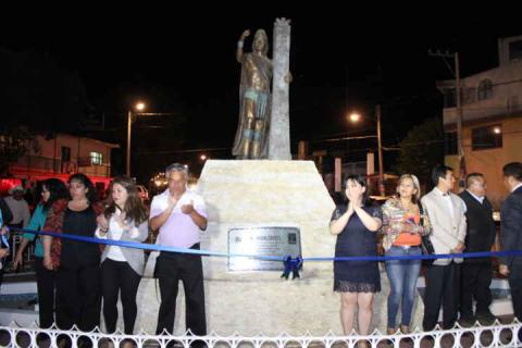 Develan en Calpulalpan estatua a Nezahualcóyotl en nueva Glorieta imagen 7