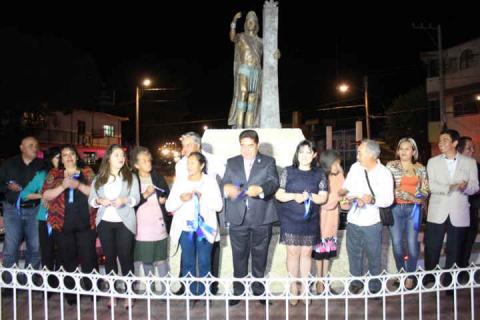 Develan en Calpulalpan estatua a Nezahualcóyotl en nueva Glorieta imagen 8