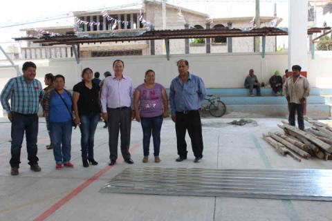 Alcalde CBP entrega insumos a escuela de Atoyatenco imagen 1