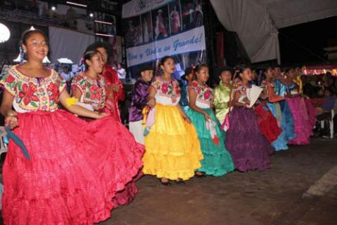 Folclor de Oaxaca, Puebla, Hidalgo y Tlaxcala Presentes en “Feria Calpulalpan 2015” imagen 19