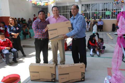 Alcalde CBP entrega insumos a escuela de Atoyatenco imagen 2