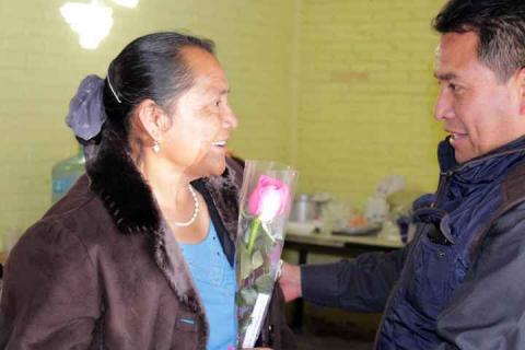 Reconoce alcalde de Tetlanohcan labor de mujeres imagen 2