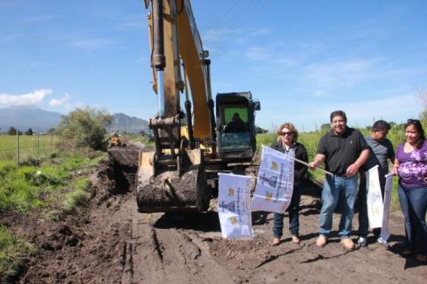 Alcalde de Tzompantepec da banderazo a obra de nueva carretera imagen 1