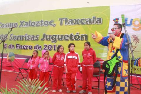 El juguetón en Xaloztoc repartió más de 5 mil sonrisas imagen 1
