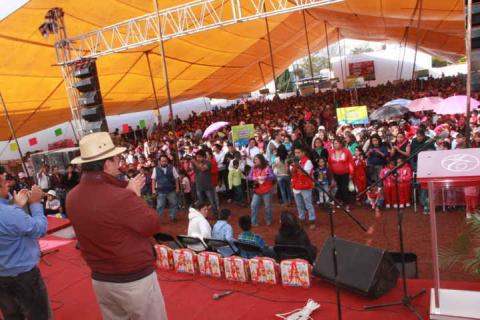 El juguetón en Xaloztoc repartió más de 5 mil sonrisas imagen 3