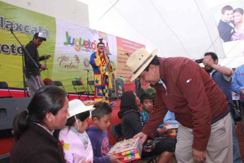 El juguetón en Xaloztoc repartió más de 5 mil sonrisas imagen 5