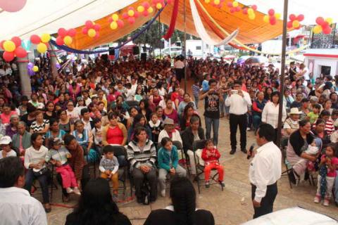Ayuntamiento de Xaloztoc reconoce a las madres en su día imagen 2