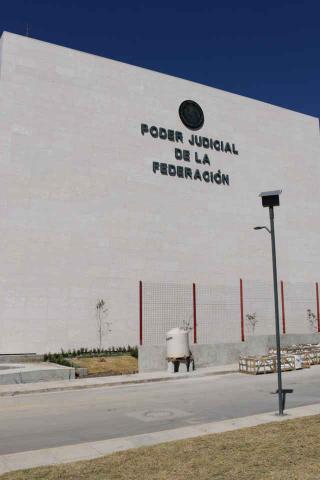 Detienen en Tepatlaxco a sujeto que venía armado