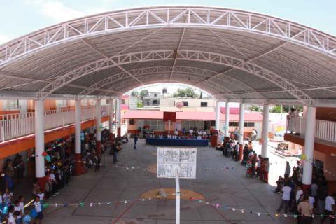 Primaria Emiliano Zapata de Tepetitla, fue beneficiada con una techumbre imagen 2