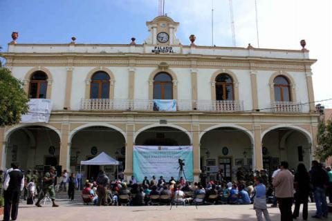 Alcalde de Calpulalpan hace llamado a la Población para sumarse al canje de armas 2015 imagen 4