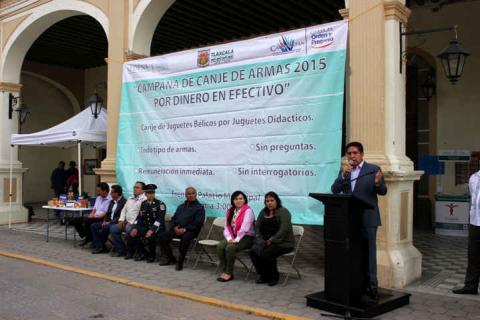 Alcalde de Calpulalpan hace llamado a la Población para sumarse al canje de armas 2015 imagen 6