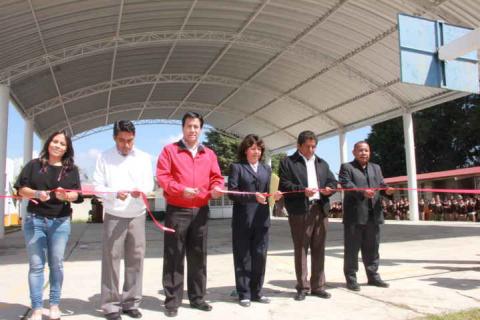 Diputado Federal beneficia a 4 escuelas de Chiautempan con techumbres imagen 1