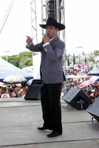 Comediantes de Talla Internacional presentes en Feria “San Antonio Calpulalpan 2015” imagen 5