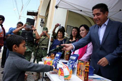 Alcalde de Calpulalpan hace llamado a la Población para sumarse al canje de armas 2015 imagen 1