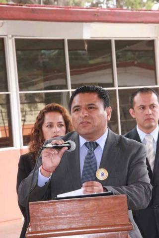 Alcalde de Tepetitla entrega estímulos a estudiantes imagen 2