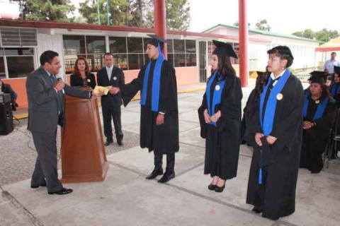 Alcalde de Tepetitla entrega estímulos a estudiantes imagen 4
