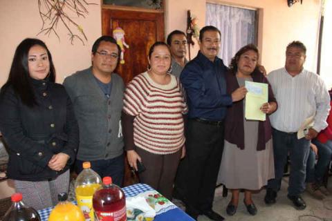 Alcalde de Zacatelco entrega ahorro a beneficiarias del proyecto “Tu casa 2004” imagen 5