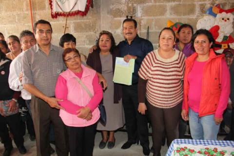 Alcalde de Zacatelco entrega ahorro a beneficiarias del proyecto “Tu casa 2004” imagen 1