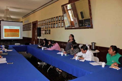 Capacitan a Servidores Públicos en “Sistematización de Información” imagen 6