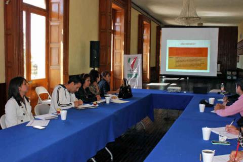 Capacitan a Servidores Públicos en “Sistematización de Información” imagen 3
