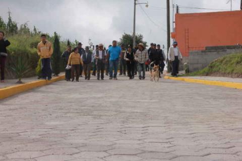 Alcalde de Tzompantepec inaugura calle en la población imagen 3