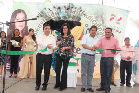 Sánchez Tlapapal inaugura tradicional feria el “Elote Tierno” 2016 imagen 1