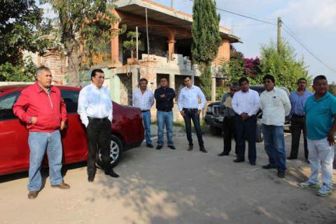 Ex diputado federal y alcalde inician obras de infraestructura urbana en Xicohtzinco imagen 1