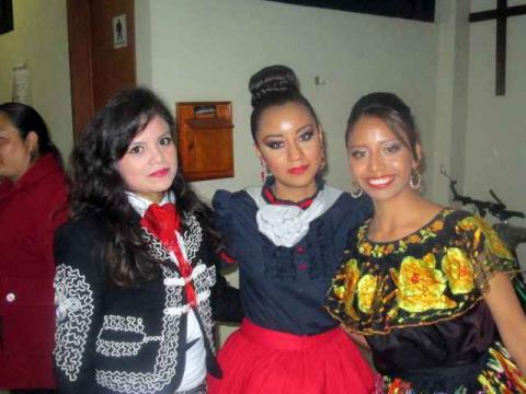 Presentan a candidatas a reina de la feria de Tetlanohcan imagen 2