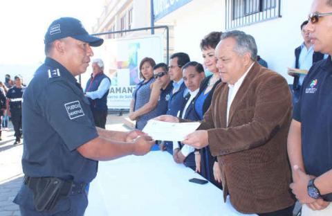 Reciben policías de Huamantla constancias de capacitación y de estudios imagen 1