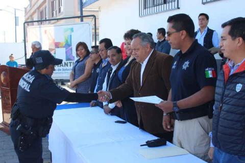 Reciben policías de Huamantla constancias de capacitación y de estudios imagen 3