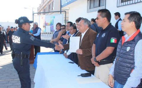 Reciben policías de Huamantla constancias de capacitación y de estudios imagen 2