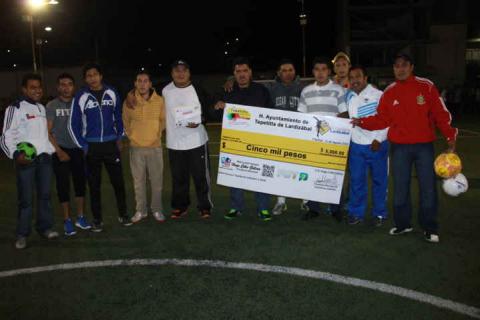 Espectacular final de Fut 7 reúne a cientos de pobladores en Tepetitla imagen 4