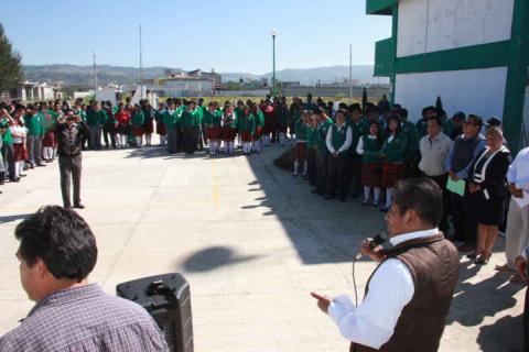 Diputado federal pone en marcha la construcción de la techumbre del CECyTE plantel Nopalucan imagen 2