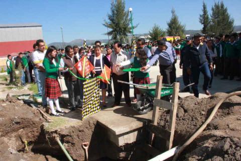 Diputado federal pone en marcha la construcción de la techumbre del CECyTE plantel Nopalucan imagen 1