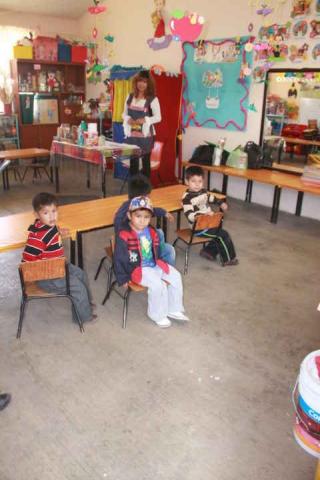 Jardín de niños de Ixtacuixtla es beneficiado con loseta por diputado federal imagen 2