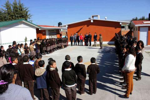 Tiene Primaria de San Felipe Sultepec nueva Sala de Usos Múltiples imagen 11