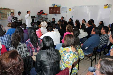 Mantiene Alcalde de Calpulalpan estrecha relación con docentes imagen 2