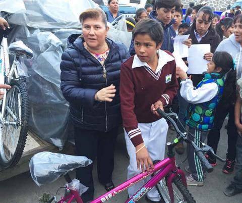 Entrega DIF Huamantla 80 bicicletas a niños de escasos recursos imagen 1