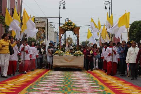 Mediante arte efímero celebran el tradicional “Corpus Christi” en Huamantla imagen 4