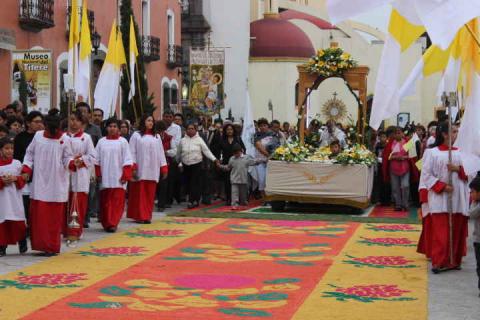 Mediante arte efímero celebran el tradicional “Corpus Christi” en Huamantla imagen 5