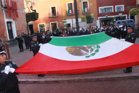 Santa Apolonia Teacalco realiza el Arrio a la Bandera en el palacio de gobierno imagen 2