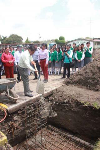 Inicia alcalde y ex diputado techumbre de Conalep plantel Teacalco imagen 2